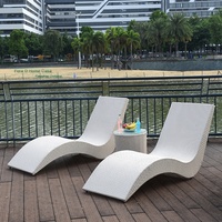 Chaise longue extérieure en forme de S en gros d'usine canapé de piscine lit de soleil