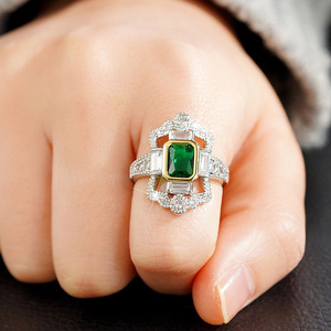 Anello di Lusso con Taglio Principessa per Donne, Gioiello da Dito Audace ed Elegante - Product Image 2
