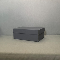 Boîte d'emballage de chaussures de stockage coloré en papier ondulé brun avec revêtement UV et conception de dossier en relief de stratification mate