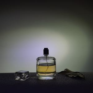 Bouteille de <span class=keywords><strong>parfum</strong></span> personnalisée de luxe joli verre cylindrique avec emballage de boîte de soins de la peau cosmétique de logo personnalisé - Product Image 4