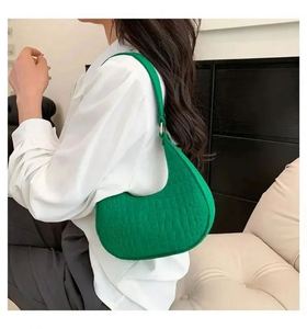 กระเป๋าถือแฟชั่นผู้หญิง I-0114 รุ่นใหม่สำหรับฤดูใบไม้ร่วงและฤดูหนาว ลายลูกกวาด สะพายไหล่แบบลำลอง ปิดด้วยซิป ทำจากหนัง PU สายสะพายโซ่เส้นเดียว - Product Image 4