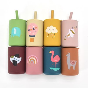 Tasse à bec en silicone anti-fuite de 150 ml, sans BPA, incassable, avec motif imprimé, couvercle à paille, pour tout-petits et enfants, idéale pour les repas - Product Image 1