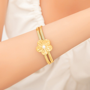 สร้อยคอจี้แฟชั่น สแตนเลสชุบทอง ดีไซน์ดอกไม้ เดซี่ ทานตะวัน จี้สำหรับงานปาร์ตี้ เครื่องประดับสำหรับผู้หญิง - Product Image 2