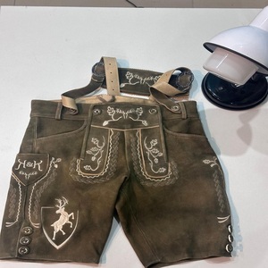 Shorts en daim marron pour homme, grande taille, avec bretelles brodées motif cerf et floral, taille mi-haute, coupe H, longueur genou - Product Image 6