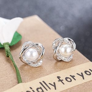Orecchini a perla per donna, accessori moda minimalisti per l'uso quotidiano - Product Image 3