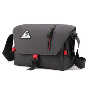 Sacs messagers en nylon imperméables de sport à la mode pour hommes avec logo personnalisé été - Product Image 2