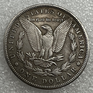 Moneta Replica del Morgan Dollar USA con Incisione a Mano 'Executioner Burning Witches of Salem' - I Processi delle Streghe di Salem, Simbolo di Curiosità - Product Image 6