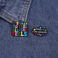 En gros, Broches en émail 'C'est OK d'avoir toutes les sensations', avec texte coloré et amusant 'Aujourd'hui est un jour mémorable', Bijoux de revers