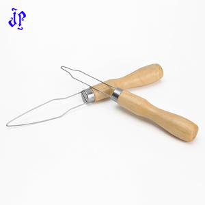 Herramienta de Ayuda para Cierres y Botones JP Dress Aid con Mango de Madera, Gancho para Botones, Asistente para Coser Botones - Product Image 6