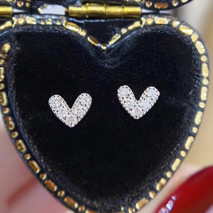 E1611 Orecchini in Oro Bianco con Diamanti Taglio Cuore, Gioielli Romantici da Donna per Uso Quotidiano, Colore D Naturale - Product Image 4