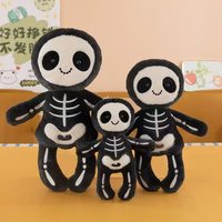 Poupées farces d'Halloween, jouets en peluche et figurines décoratives d'Halloween : citrouilles, squelettes, monstres, momies pour la fête de la Toussaint