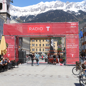 Giao Hàng Nhanh Kỹ Thuật Số <span class=keywords><strong>Double</strong></span> <span class=keywords><strong>Side</strong></span> In Ấn Lớn Định Dạng Quảng Cáo Tổ Chức Sự Kiện <span class=keywords><strong>PVC</strong></span> Biểu Ngữ Vinyl Lưới Biểu Ngữ - Product Image 2