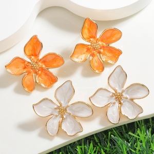 Maatwerk Retro Elegante Bloem Oorbellen Gepersonaliseerde Vakantie Feest Bloem Oorbellen Dames Modieuze Accessoires - Product Image 4