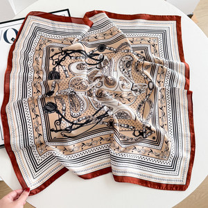 Écharpe de luxe en <span class=keywords><strong>soie</strong></span> imprimée à motif chaîne, beige, 70x70cm, élégante, pour la tête, le cou et les cheveux, carrée, rouge, bandana classique, OEM/ODM - Product Image 1