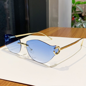 Gafas de sol tipo ojo de gato para mujer, lentes con gradiente azul, montura dorada, protección UV400, para salidas, fiestas y conducción - Product Image 1