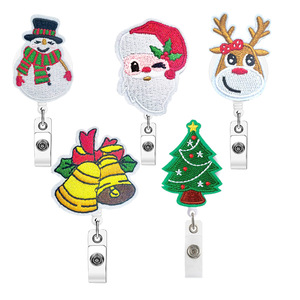 Ceintures en tissu à clipser pour sapins de Noël avec clochettes, badges d'identification en feutre Père Noël et rennes, et rouleaux décoratifs en gros, en stock. - Product Image 1