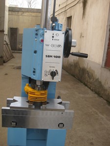 Machine de réparation de cylindres portative SBM100 pour la réparation de moteurs, le rodage de motos et le rodage vertical de petits cylindres de moto - Product Image 3