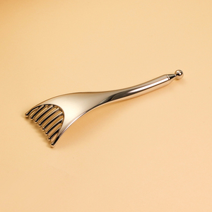 Nuovo Massaggiatore per Testa e Cuoio Capelluto in Argento, Pettine Gua Sha in Metallo, Controllo Manuale per Massaggio Occhi e Viso - Product Image 3