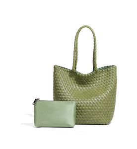 Venta al por mayor de varios modelos de bolsos de mano, carteras y bolsas de mujer de diferentes marcas. - Product Image 2