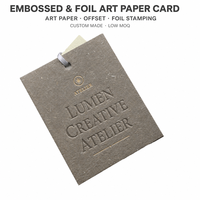 Carte de visite en papier gaufré avec impression offset, design et finition personnalisés pour l'identité de marque de luxe, faible quantité minimum de commande