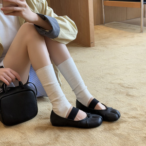 Zapatos Planos de Ballet con Punta Dividida para Mujer, Diseño Premium, Correa Única, Tacon Bajo, Cómodos y Versátiles para Uso Diario - Product Image 1