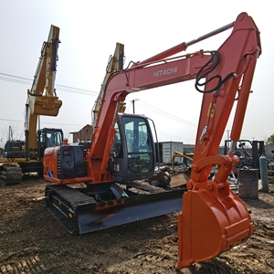 Excavatrice d'occasion en bon état de marche, 7 tonnes, mini-excavatrice Hitachi ZX70 d'occasion en vente - Product Image 1