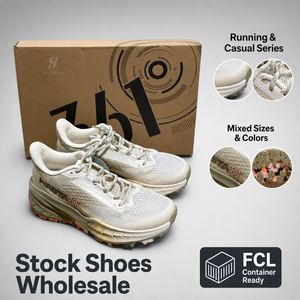 Surplus de chaussures de sport avec une disponibilité constante en stock pour la revente en ligne - Product Image 1