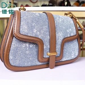 Sacs pour Femmes d'Occasion Premium, Marques et Styles Assortis, Design Tendance pour la Vente en Gros - Product Image 5