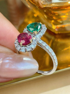 แหวนทองคำแท้ 18K Xinfly รุ่น Toi et Moi รูปหัวใจ ประดับมรกต แดงสปิเนล และเพชรคู่ - Product Image 6