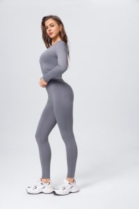 Set da yoga in 2 pezzi, girocollo, manica lunga, top corto, vita alta, leggings lunghi, senza cuciture, tinta unita - Product Image 6