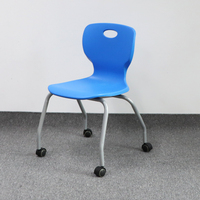 Chaise d'étude scolaire moderne en plastique avec roulettes et fonction empilable pour lycéens et usage hospitalier