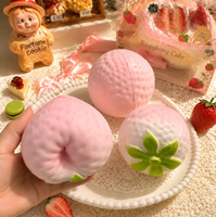 Jouet anti-stress souple en forme de fraise en PU à rebond lent, simulation alimentaire à presser, vente en gros, emballage en sac OPP, pour les 14 ans et plus