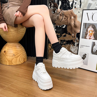 Baskets compensées pour femmes en gros, chaussures décontractées épaisses, baskets tendance rehaussantes, respirantes, antidérapantes, personnalisables OEM, blanches