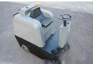 Nuova Spazzatrice Elettrica Semovente da 1250mm di Larghezza con Capacità di 80L e Pulizia Rapida - Product Image 4