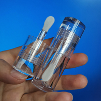 Tube vide pour gloss à lèvres en plastique PETG rond mignon de 5 ml avec un grand applicateur en forme de baguette, entièrement transparent, emballage cosmétique pour gloss à lèvres
