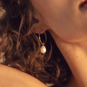 2025 Nueva joyería fina de alta calidad, joyería de plata de ley 925, pendientes de aro de gota de perla grande chapados en oro de 18 quilates para mujer - Product Image 2