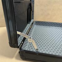 Valise en aluminium noir avec serrures à combinaison, mallette d'affaires en aluminium avec organiseur de documents et intérieur en mousse