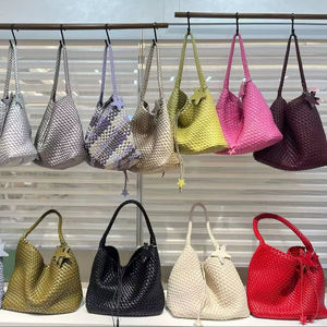 2025 дизайнерская тканая сумка-тоут из искусственной кожи, женская модная сумка со звездами для разных возрастов - Product Image 1