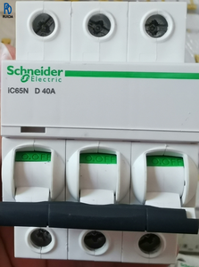 Interruptor Automático Miniatura IC65N 3P 40A, Dispositivo de Protección Contra Sobrecarga y Cortocircuito para Distribución de Energía Industrial - Product Image 1