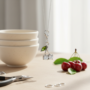 Ciondolo a forma di ciliegia in argento sterling con foglia verde e cristalli trasparenti per la creazione di gioielli - Product Image 3