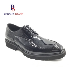 Chaussures à lacets en PU brillant, texture luxueuse, option logo personnalisé, confortables, pour l'automne, occasions formelles et usage au bureau - Product Image 1