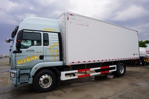 Camión Refrigerado Sinotruk <span class=keywords><strong>de</strong></span> 330HP 4X2 Diésel, 6.9m, Aislado, para Cadena <span class=keywords><strong>de</strong></span> Frío, Superventas - Product Image 4
