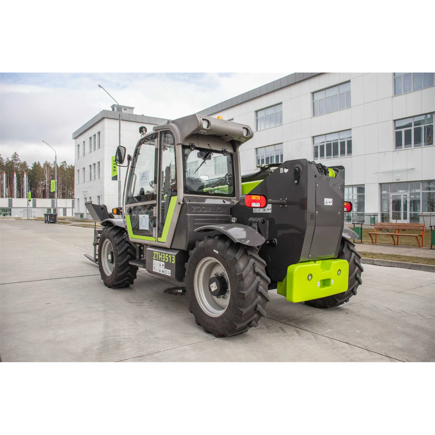 Famous Brand 3500KG Rough Terrain Telehandler ZOOMLION ZTH3513