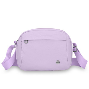 Sacs bandoulière cylindriques rayés en nylon imperméable, grande capacité, unisexe, personnalisables, tendance, noirs, vente en gros - Product Image 2