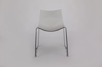 Chaise de salle à manger en plastique de style scandinave pour dortoir d'étudiant assorti de meubles de contrat de Offre Spéciale