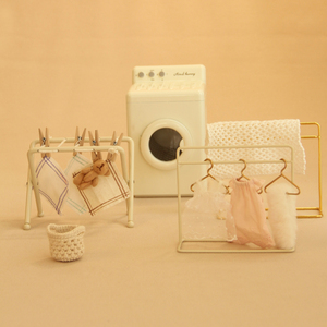Séchoir à vêtements miniature <span class=keywords><strong>en</strong></span> métal <span class=keywords><strong>en</strong></span> gros pour bricolage maison de poupée dessin animé <span class=keywords><strong>jouet</strong></span> et accessoire modèle sur pied - Product Image 2