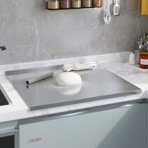 Tabla de cortar de acero inoxidable Tabla de pastelería Tabla de cortar de acero inoxidable con labio para encimera de cocina - Product Image 1