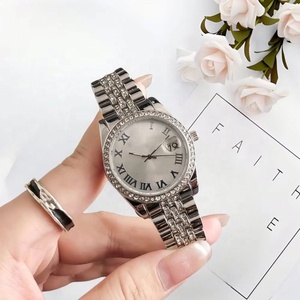 Reloj de pulsera de lujo para mujer, con diamantes de imitación, tono dorado, esfera con números romanos y fecha, ideal para fiestas. - Product Image 4