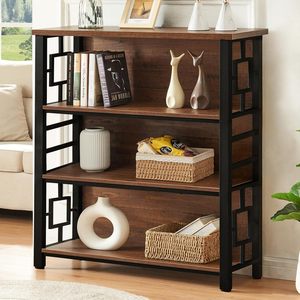 <span class=keywords><strong>Bibliothèque</strong></span> <span class=keywords><strong>basse</strong></span> et large en bois et métal brun rustique avec quatre niveaux de rangement profonds. Cette étagère compacte et courte convient aux petits salons - Product Image 1