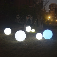 Boule lumineuse LED étanche rechargeable pour extérieur, pelouse, cour, décorative, en plastique, IP55, à intensité variable